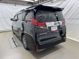 走りにこだわりながら収納力も持ち合わせたお車です。