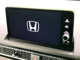 【メーカー純正9型ナビ】インテリアに溶け込むスタイリッシュな「専用設計」メーカーナビを装備♪視認性や操作性など基本性能にも優れ、より上質なカーライフをお楽しみいただけます。