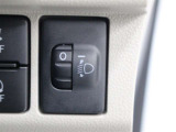 人や荷物を満載しても、対向車や先行車に迷惑をかけない、室内からヘッドライトの光軸を調整できます。