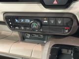 運転席側にはシートヒーターが付いています!寒い日に便利な装備ですね。