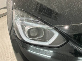 LEDヘッドライトは、点灯の瞬間から最大光量を発揮し、突然暗くなるトンネルなどでの安定感を高めます。