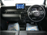 運転にかかわる様々な操作を安全に行えるように視点移動が少なく、操作性に配慮されたスイッチ類が凝縮されたコクピットです。