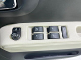 【電動格納ミラー】サイドミラーは電動格納式となっており、狭い駐車場でもキズがつくリスクを抑えられます。