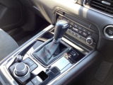 アクセルペダルを踏み込む量や速さに応じて変速パターンをし、人馬一体の運転感覚を発揮してくれる6速オートマ!