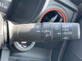 【オートライト(AUTO)】外の明るさをシステムが感知して、自動でヘッドライトが点灯します。ヘッドライトをつけ忘れを防ぐ便利機能です。