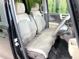 運転席シート廻りは使用感も少なく、良好な状態となっています。丁寧に使われていたことがよくわかりますね。