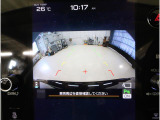 後方の映像を車内の11.6インチディスプレイに表示。 ステアリング操作に連動して動くガイドラインが、駐車や車庫入れをよりスムーズにサポート。狭いスペースでも安心して操作できる頼れる機能です。