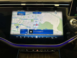 メルセデスのシートは少し硬めになっております。長時間の運転の際、適度な反発があることでお尻や腰の負担を減らす効果が御座います。