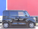 見晴らしがいいから、運転しやすい。乗り心地がいいので、疲れにくい。いちだんと出足がよく、カーブでもさらに安心。みんなの会話が弾む、静かな室内。そして、見えないところまでよく「見える」から安心です。