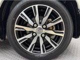 アルミホイール付き!「純正」なので車のデザインともマッチしています。お洒落は足元から。。。といいますから♪