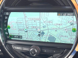 ●純正ナビ:一体感のあるナビは、高級感ある車内を演出してくれます。Bluetooth再生などオーディオ機能も充実しておりますので、運転もより楽しめます♪