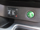 両側電動スライドドア。荷物で手が塞がる時など簡単にドアの開閉が出来ます。何より力いらずで開閉OK。女性やお年寄りにも優しい。電動機能はOFFにもできますから元気なお子様の駆け出しも安心。