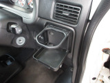 運転席にはドリンクホルダーがあります。取りやすい位置にありますからドライブも楽しくなりますね!