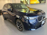 【BMWの伝統1】BMWの特徴的な&ldquo;キドニーグリル&rdquo;は、80年以上続く伝統の形でございます。変わらないこだわりのデザインが、プレミアムブランド&ldquo;BMW&rdquo;を創り出します。