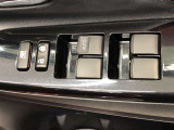 パワーウィンドのスイッチです。運転席に座りながら、助手席や後席の窓を開け閉めできるので大変便利ですよ。