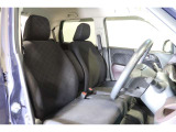 すわり心地の良い運転席・助手席です。長時間のドライブの疲れ軽減に貢献します。どうぞ快適なドライブを♪