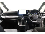 必要な装備を使いやすい位置に配置した機能的な運転席まわり。操作感や車両感覚など、ぜひ運転席に座って確かめてください。