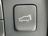 運転席からも操作できる電動リアゲート開閉スイッチ。