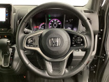 ハンドルにHondaセンシング系のクルーズコントロールやレーンキープアシストなどのスイッチと、オーディオの操作スイッチが装備されています。ハンドルから手を離さず安全に操作できます。