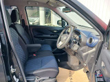 運転席側から観たフロントシートのイメージです。