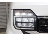 LEDヘッドライトで夜間の視認性も高く、シャープな輝き、先進の安心感。安全とスタイルの調和を生み出します。