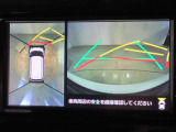 パノラミックビューモニター付きです。車両を上から見たような映像をディスプレイオーディオ画面に表示。運転席からの目視だけでは見にくい、車両周辺の状況をリアルタイムでしっかり確認できます。