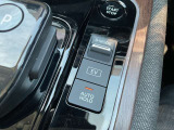 オートブレーキホールド機能は、運転者のブレーキ操作によって停車した際に、自動的にブレーキ力を保持する機能です。