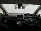 見通しのよいすっきりとした視界で、誰でも運転しやすいです。運転のしやすさは疲れにくさにも繋がりますよ♪
