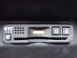 ■【ETC車載器】が装備されています。セットアップをしてお渡しとなり、ETCカードを差し込むだけで高速道路の利用が可能です。