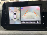 【アラウンドビューモニター】車を上から見下ろしているかのような映像で周囲の状況がひと目で確認、狭い駐車場に駐車するときも安心です♪