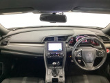 【前方視界】開放的な前方視界!運転がしやすく疲れにくいです♪窓が大きく、見通しがとっても良いおクルマですよ♪