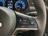 【プロパイロット】高速道でアクセル・ブレーキ・ハンドルをアシスト。運転の負担を軽減します。