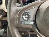 ステアリングにオーディオ操作スイッチが付いています。オーディオ画面に直接タッチしなくても操作が出来ますので、運転に集中できます。