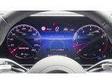 高いレベルの知性を備えたメルセデスの「インテリジェントドライブ」は、ドライバーの疲労を軽減し、安全かつ快適なドライブの一助となります。