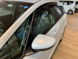 【ドアバイザー】雨の日でも窓を少し開けて換気可能。車内を快適に保ち、日常の使用も安心です。