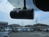 日産純正のドライブレコーダーがあれば、高速での走行時や夜間、もしもの事故の瞬間などどんな状況下にあってもしっかりと録画し、鮮明な画像で細部まで確認できます。