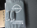 〔インテリジェントキー〕機械的に鍵を開閉するのではなく、バックやポケットの中に持っているだけで開閉やエンジン始動なども可能なインテリジェントキーシステムです