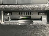 ETC車載器搭載しております。高速道路も料金支払いレーンに並ばず通過でき、とても便利です。ETCカードもお車購入時に入会する事ができます。お気軽にお問い合わせ下さい。