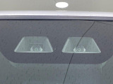 【スマートアシスト】走行中に前方の車両等を認識し、衝突しそうな時は警報とブレーキで衝突回避と被害軽減をアシスト。より安全にドライブをお楽しみいただけます。