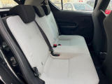 コンパクトカーですが、セカンドシートは十分な広さがあり快適にお乗りいただけます♪シートを倒して大きな荷物を積んだりと、用途の幅が広い1台です。
