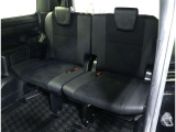 サードシートは便利な5:5分割可倒式シートです。収納と乗車人数のバランスに優れています♪荷物の大きさに応じたラゲージスペースをフレキシブルに作り出せるので、シーンに応じた使い方ができます♪