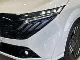 【LEDヘッドライト】悪天候や夜間走行時も良好な視界を確保し安心して運転できる高輝度LEDヘッドライトを装備!点灯速度が早く、消費電力も抑えられています。