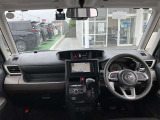 【運転席・インパネまわり】ハンドル・シート・フロアーなど隅々までプロによるクリーニング済み☆彡キレイな車内でドライブが一層快適にお楽しみいただけます!!