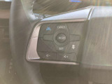 プロパイロットは、自動車専用道路のロングドライブや渋滞走行でもアクセル、ハンドル、ブレーキの操作を車がアシスト。走りにゆとりと自信をもたらします。