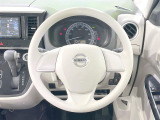 インテリアに合わせたデザインのステアリングは、運転される方のことも考え、運転しやすい形状、大きさです。是非一度、実際に触ってお確かめください。