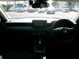 大きなフロントガラスで広々とした視界の運転席まわりです。