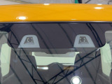 障害物を感知して、衝突の可能性がある場合、運転者へ警告音を発したり、衝突の可能性が高い場合、ブレーキの補助操作を行い、減速して衝突被害を軽減するシステムです。