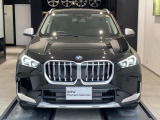 【キドニーグリル】BMWの代名詞。一目見ただけでBMWであると認識できる確固たるアイコンとして存在感を放ちます。キドニーグリルは80年以上続く伝統の形でございます。変わらないこだわりのデザインです