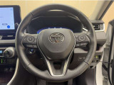 ステアリングスイッチ搭載!手を離さずに手元のスイッチでさまざまな操作が可能。運転中、視線をそらさなくても操作ができて安全です!