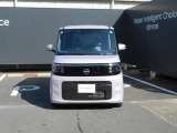 ヘッドライトの上向き下向きを自動で切り替えてくれます。対向車や前方の車にも迷惑をかけにくくなります。